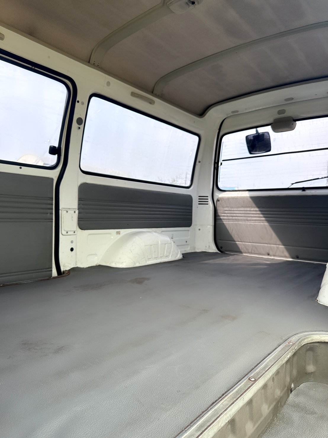 2009年 福特 載卡多 廂型車  三人座車型~室內超大空間~載貨or輕便車宿~多功能靈活運用~市場or夜市攤販~最佳生財工具首選~  第18張相片