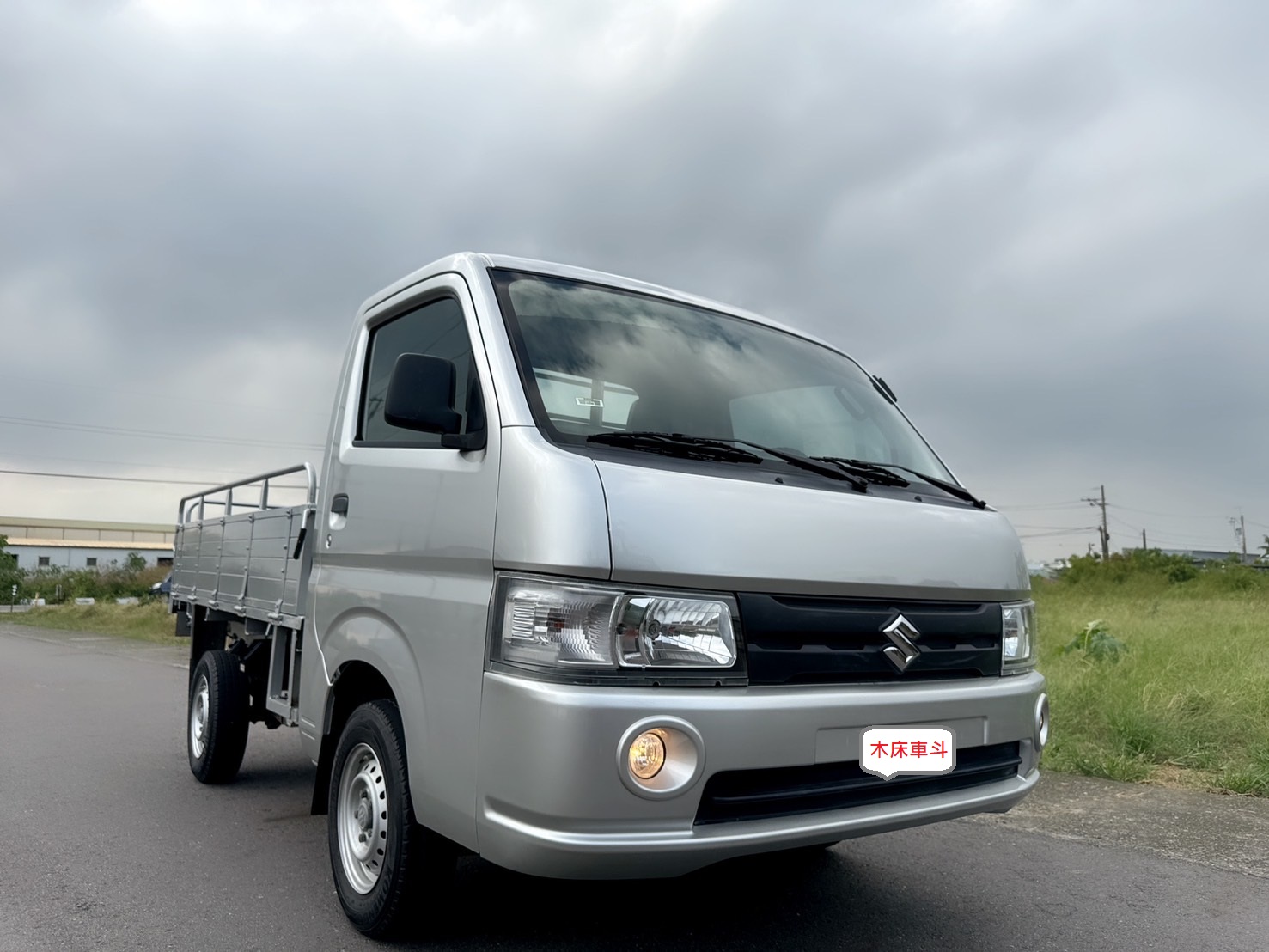 2019年 SUZUKI CARRY 1.5L 貨車  搭載木床貨斗~耐載~耐用~耐操~  大馬力~載貨空間大~妥善率高~同級貨車最小迴轉半徑~靈活配送~初創老闆or商務運輸首選發財車~  第2張相片