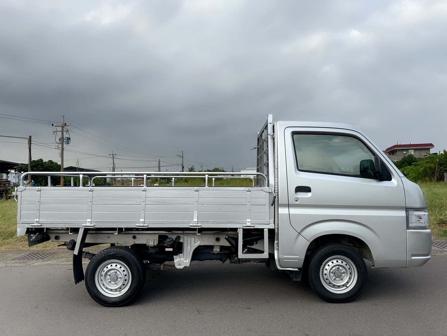 2019年 SUZUKI CARRY 1.5L 貨車  搭載木床貨斗~耐載~耐用~耐操~  大馬力~載貨空間大~妥善率高~同級貨車最小迴轉半徑~靈活配送~初創老闆or商務運輸首選發財車~  第6張相片