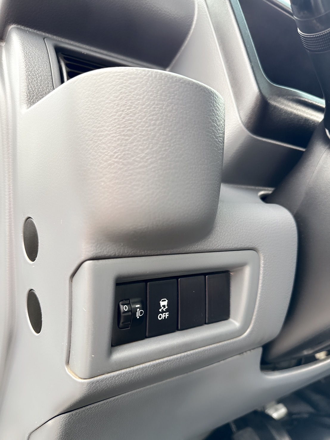 2019年 SUZUKI CARRY 1.5L 貨車  搭載木床貨斗~耐載~耐用~耐操~  大馬力~載貨空間大~妥善率高~同級貨車最小迴轉半徑~靈活配送~初創老闆or商務運輸首選發財車~  第8張相片