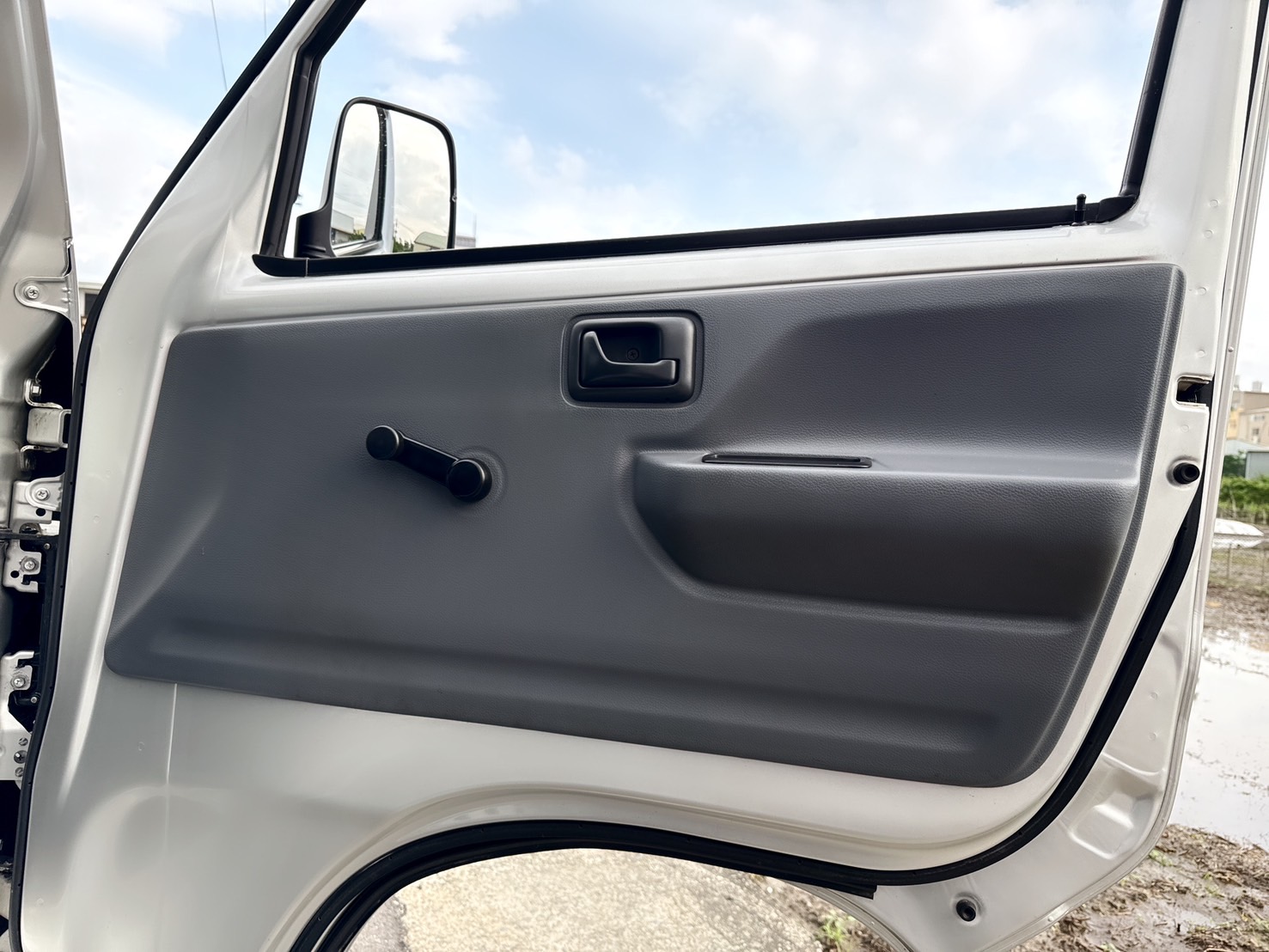 2019年 SUZUKI CARRY 1.5L 貨車  搭載木床貨斗~耐載~耐用~耐操~  大馬力~載貨空間大~妥善率高~同級貨車最小迴轉半徑~靈活配送~初創老闆or商務運輸首選發財車~  第16張相片
