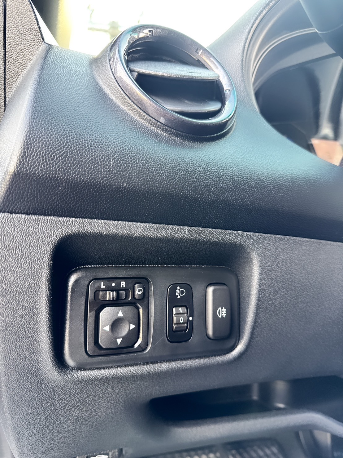 2021年 COLT PLUS 頂級版  全新小改款~里程保證~高CP值小車~小車大空間 妥善率好 維修保養便宜~代步用車or小資首購~第一首選!  第7張相片