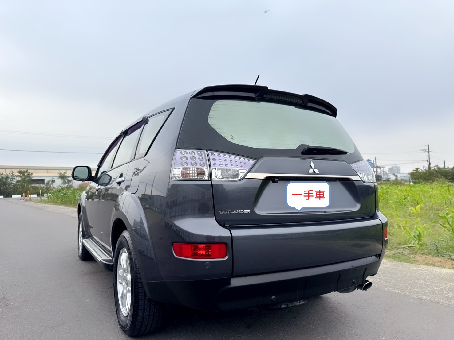 2011年 三菱 OUTLANDER 休旅車  超低里程~年均里程6800公里~經典車款~妥善率高~動力極佳~上下對開尾門+後座可摺疊收納彈性~CP值最高的SUV車型~休旅車首選~  第3張相片