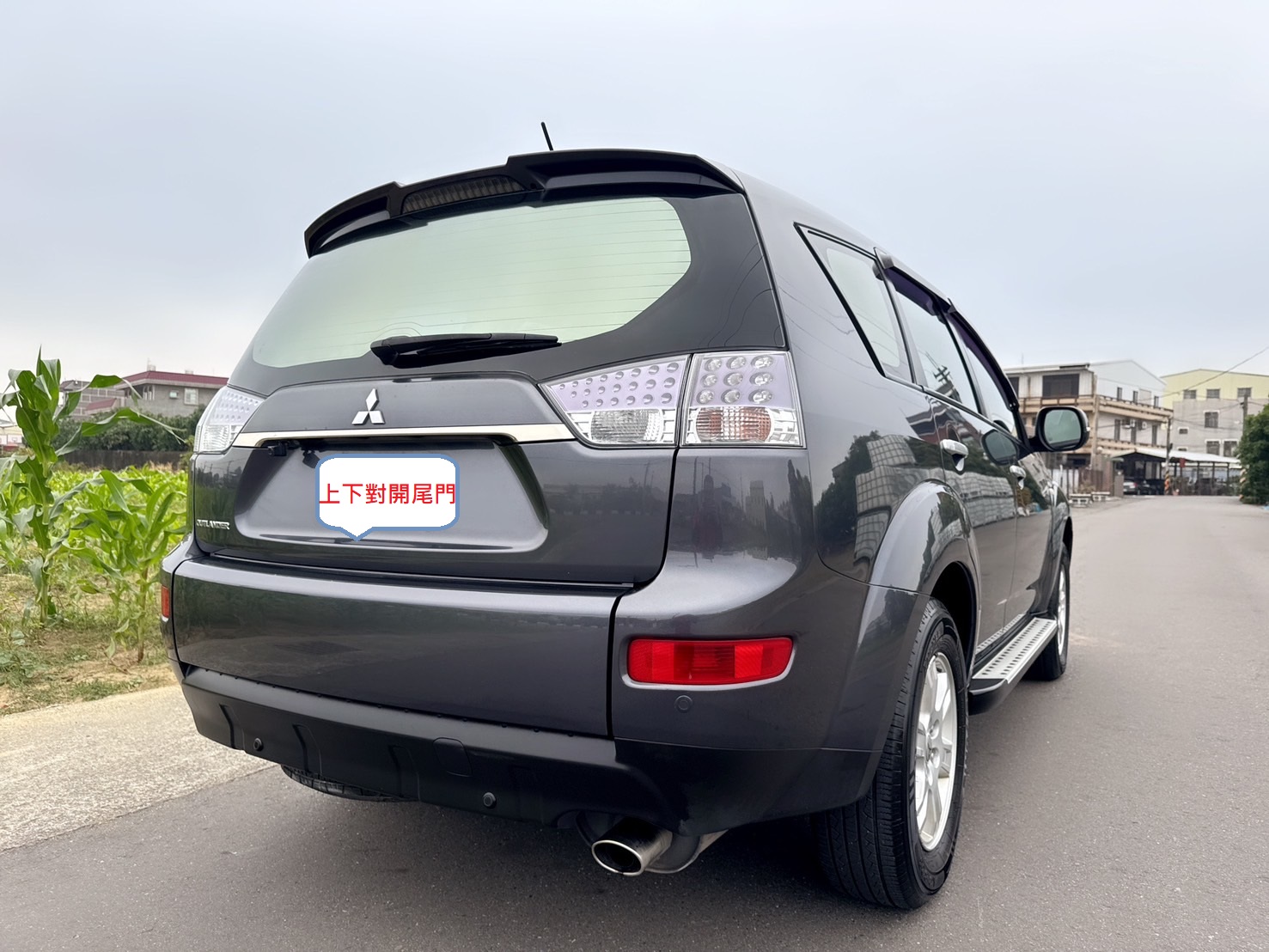 2011年 三菱 OUTLANDER 休旅車  超低里程~年均里程6800公里~經典車款~妥善率高~動力極佳~上下對開尾門+後座可摺疊收納彈性~CP值最高的SUV車型~休旅車首選~  第4張相片
