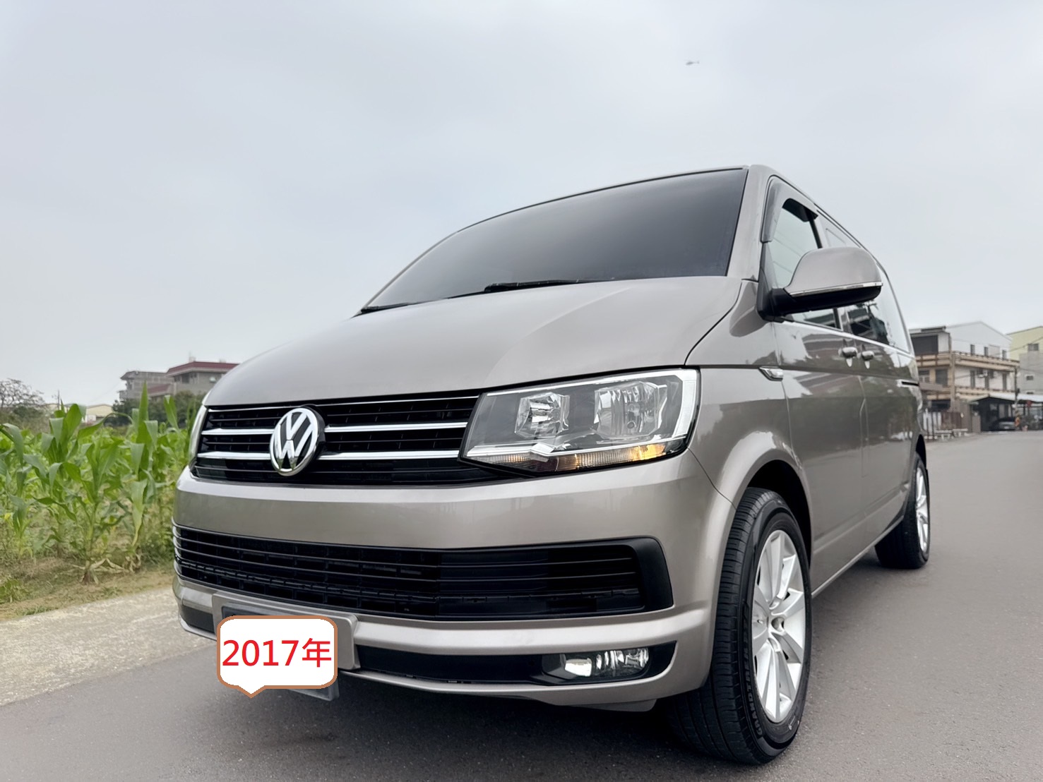 2017年 福斯 T6 Caravelle TDI  整車如新~150P~大馬力+高扭力~  五門八座+左右側滑門~上下車輕鬆便利  出外旅遊or商務接送~必備廂型車首選!  第1張相片