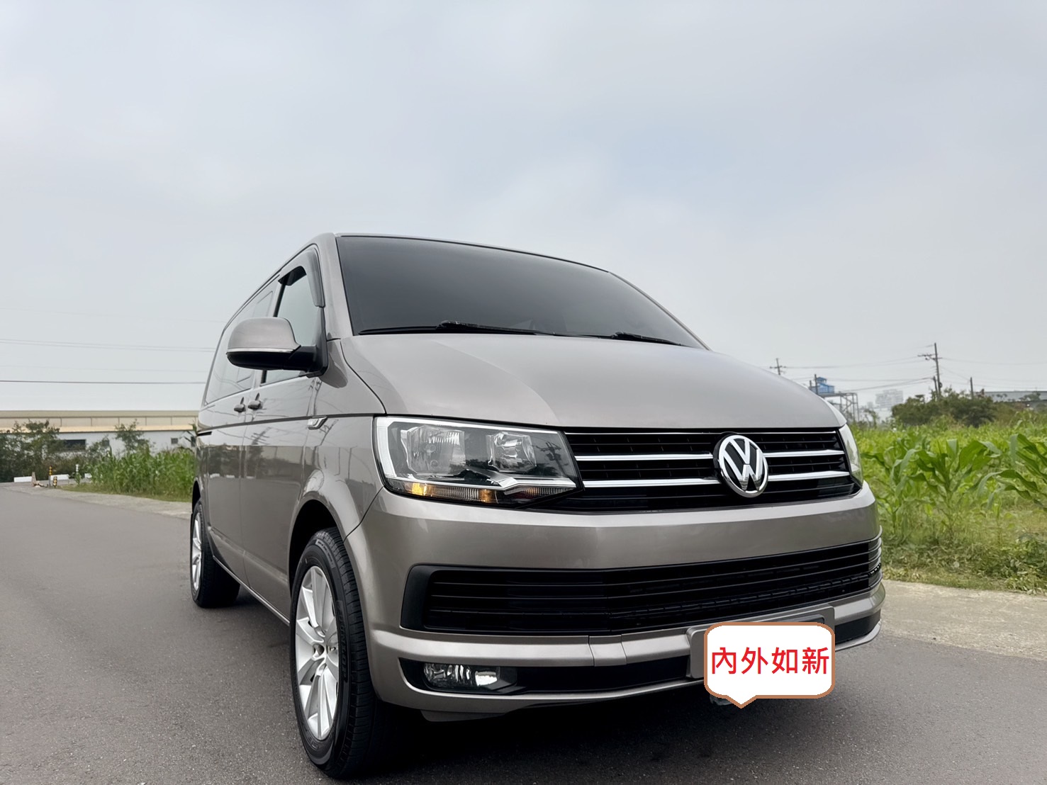 2017年 福斯 T6 Caravelle TDI  整車如新~150P~大馬力+高扭力~  五門八座+左右側滑門~上下車輕鬆便利  出外旅遊or商務接送~必備廂型車首選!  第2張相片