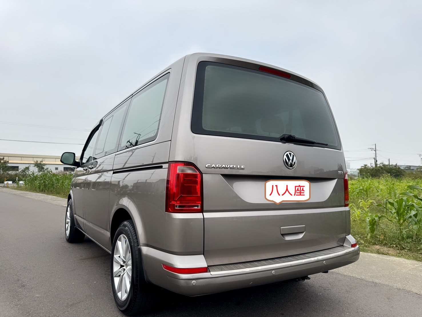 2017年 福斯 T6 Caravelle TDI  整車如新~150P~大馬力+高扭力~  五門八座+左右側滑門~上下車輕鬆便利  出外旅遊or商務接送~必備廂型車首選!  第3張相片