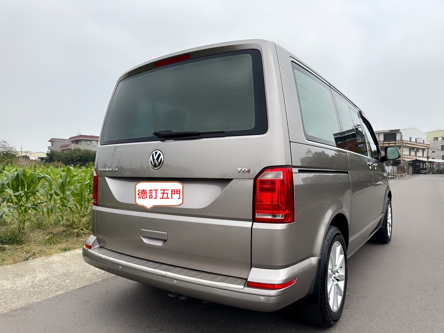 2017年 福斯 T6 Caravelle TDI  整車如新~150P~大馬力+高扭力~  五門八座+左右側滑門~上下車輕鬆便利  出外旅遊or商務接送~必備廂型車首選!  第4張相片