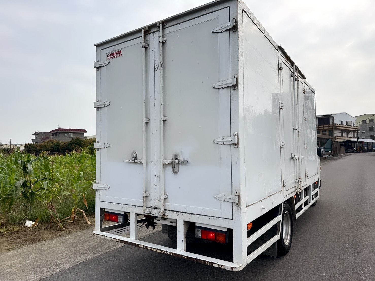 2020年 FUSO 堅達 14尺 貨車  載重升級5噸！免加尿素！『自排』好上手~搭載高頂塑鋁廂  老闆or司機任何人都可輕鬆駕馭  工作賺錢好幫手 商用賺錢最佳發財工具~  第4張相片
