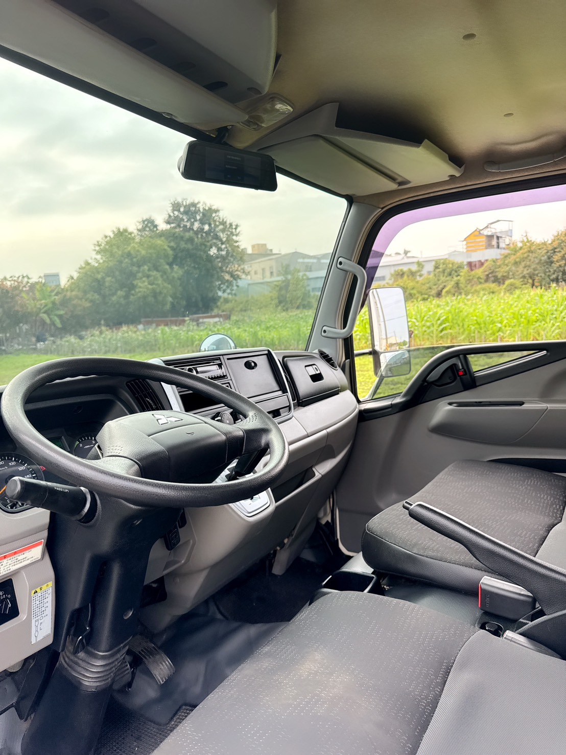 2020年 FUSO 堅達 14尺 貨車  載重升級5噸！免加尿素！『自排』好上手~搭載高頂塑鋁廂  老闆or司機任何人都可輕鬆駕馭  工作賺錢好幫手 商用賺錢最佳發財工具~  第10張相片