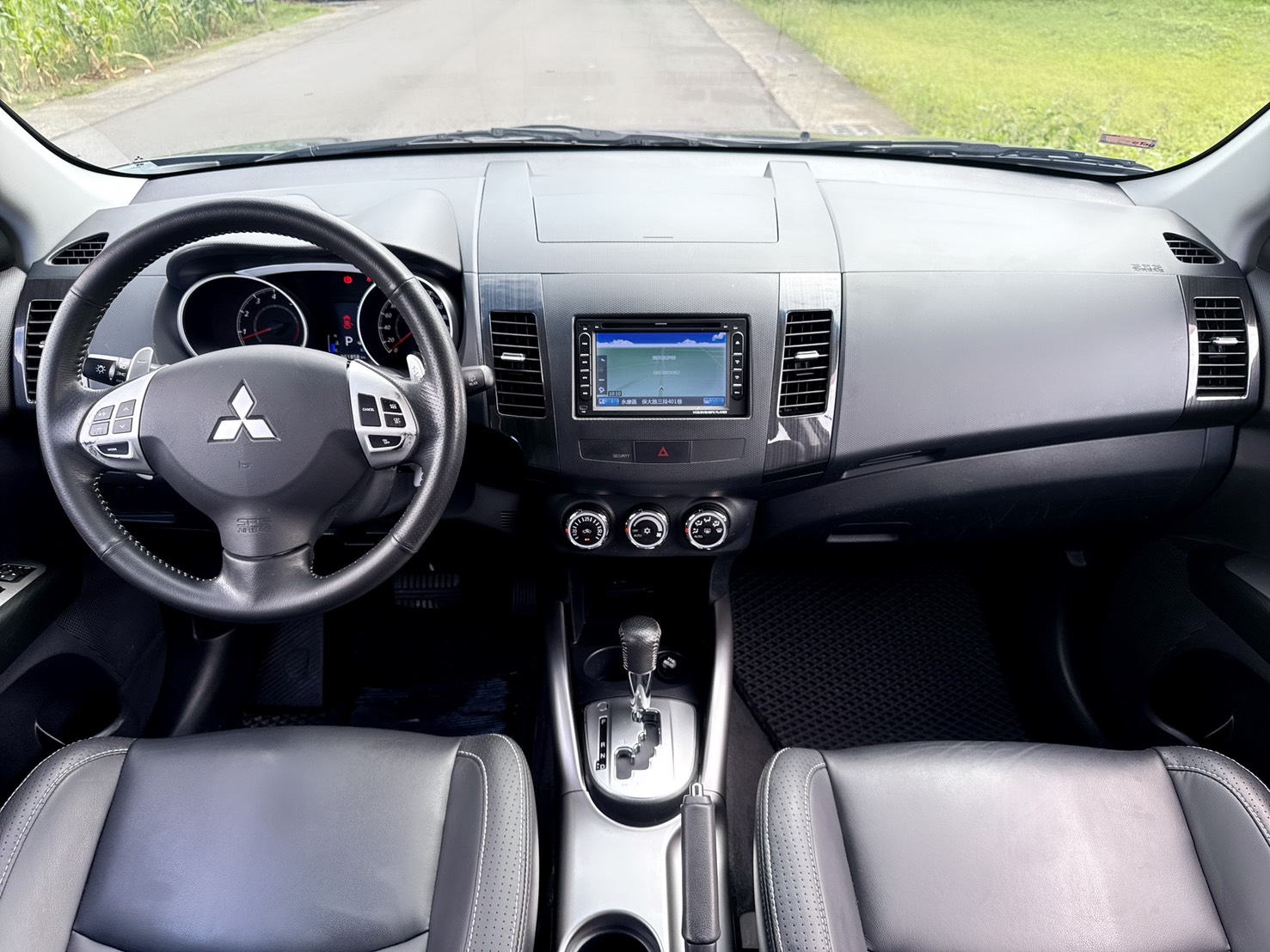2014年 三菱 OUTLANDER 休旅車  超低里程~年均里程5700公里~經典車款~妥善率高~動力極佳~上下對開尾門+後座可摺疊收納彈性~CP值最高的SUV車型~休旅車首選~  第5張相片