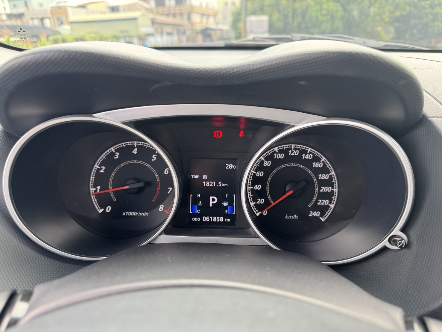 2014年 三菱 OUTLANDER 休旅車  超低里程~年均里程5700公里~經典車款~妥善率高~動力極佳~上下對開尾門+後座可摺疊收納彈性~CP值最高的SUV車型~休旅車首選~  第6張相片