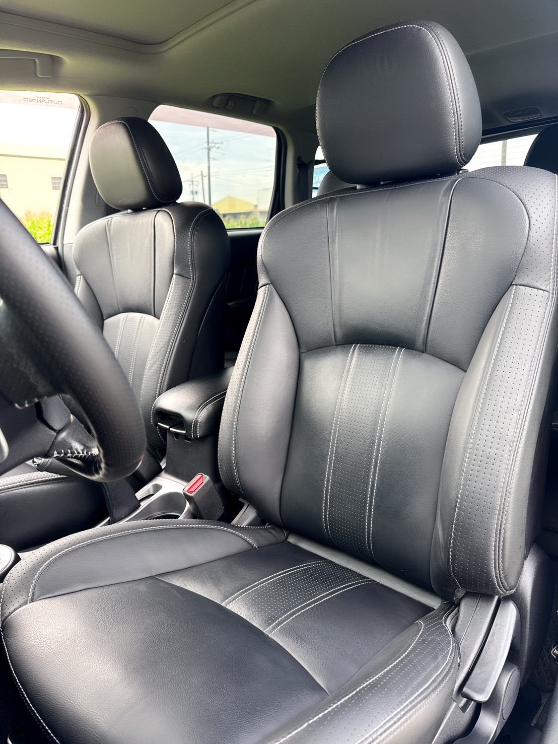 2014年 三菱 OUTLANDER 休旅車  超低里程~年均里程5700公里~經典車款~妥善率高~動力極佳~上下對開尾門+後座可摺疊收納彈性~CP值最高的SUV車型~休旅車首選~  第11張相片