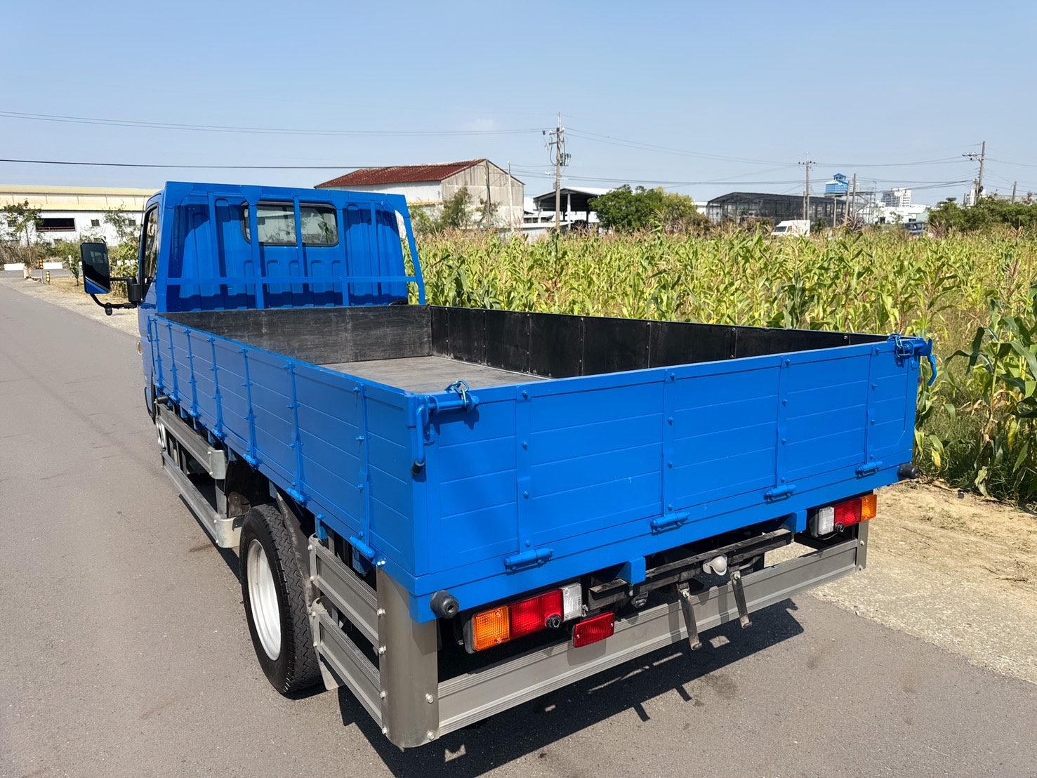 2022年 FUSO 堅達 11.5尺 貨車  原版件~一手車~全程原廠保養~載重正5噸！四錄影像+框式木床~工作好幫手 商務運輸最佳發財工具~  第3張相片
