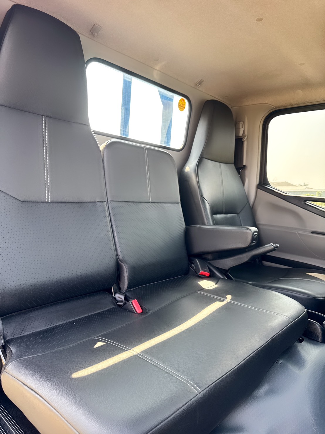 2022年 FUSO 堅達 11.5尺 貨車  原版件~一手車~全程原廠保養~載重正5噸！四錄影像+框式木床~工作好幫手 商務運輸最佳發財工具~  第14張相片