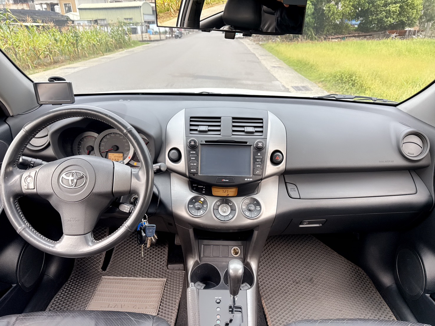 2010年 TOYOTA RAV4 E版  日系原裝進口休旅車~妥善率高~強勁動力~豪華內裝~後廂空間大~工作or家庭用車經典之選休旅車~  第4張相片