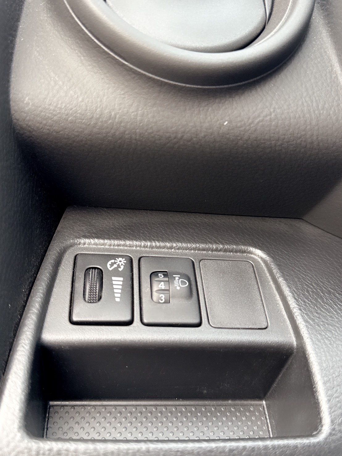 2010年 TOYOTA RAV4 E版  日系原裝進口休旅車~妥善率高~強勁動力~豪華內裝~後廂空間大~工作or家庭用車經典之選休旅車~  第6張相片