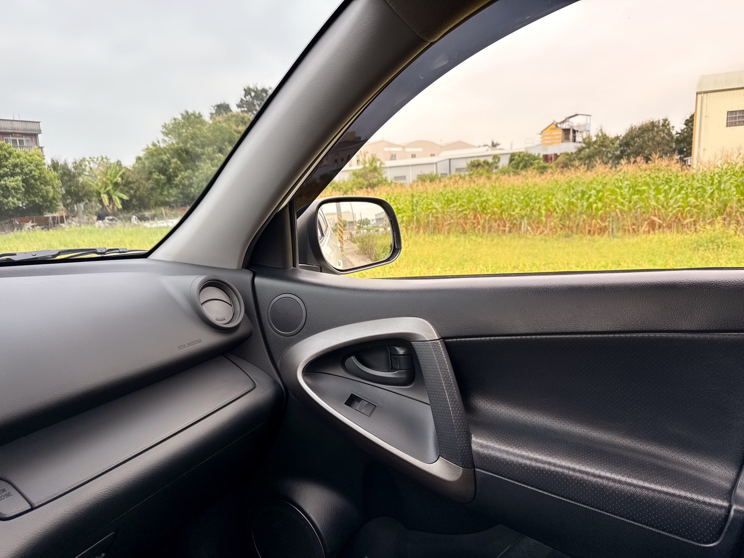 2010年 TOYOTA RAV4 E版  日系原裝進口休旅車~妥善率高~強勁動力~豪華內裝~後廂空間大~工作or家庭用車經典之選休旅車~  第9張相片
