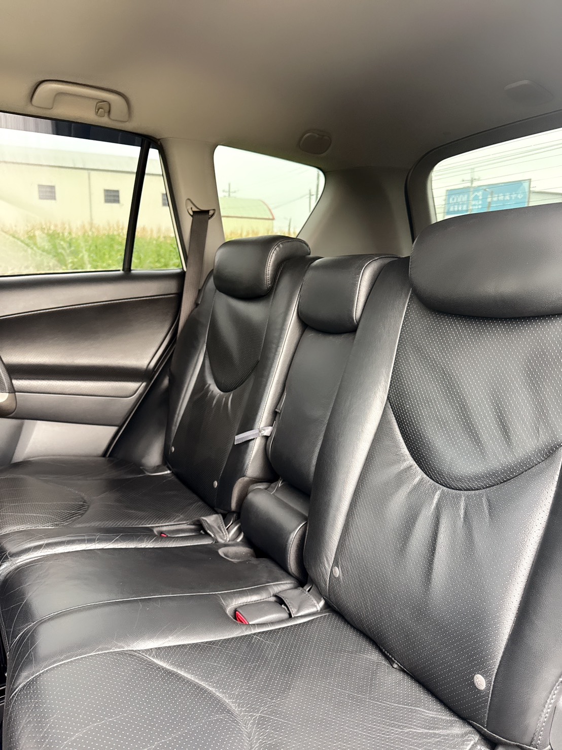 2010年 TOYOTA RAV4 E版  日系原裝進口休旅車~妥善率高~強勁動力~豪華內裝~後廂空間大~工作or家庭用車經典之選休旅車~  第12張相片