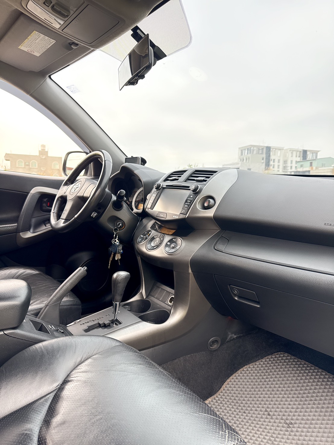 2010年 TOYOTA RAV4 E版  日系原裝進口休旅車~妥善率高~強勁動力~豪華內裝~後廂空間大~工作or家庭用車經典之選休旅車~  第13張相片