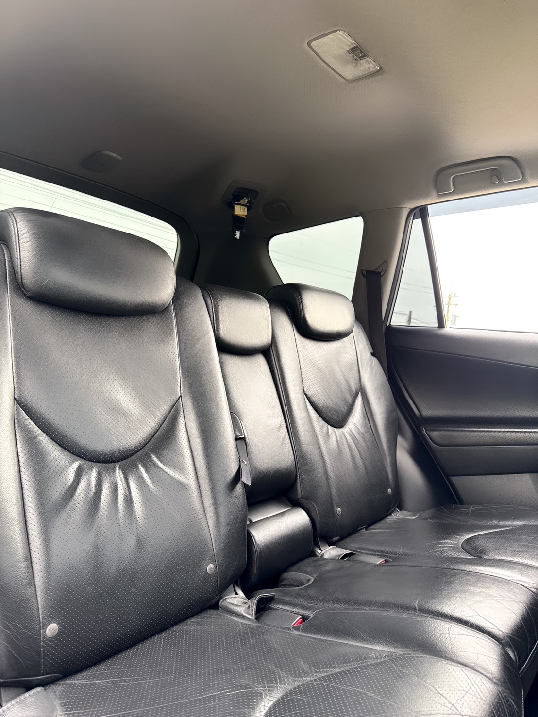 2010年 TOYOTA RAV4 E版  日系原裝進口休旅車~妥善率高~強勁動力~豪華內裝~後廂空間大~工作or家庭用車經典之選休旅車~  第16張相片
