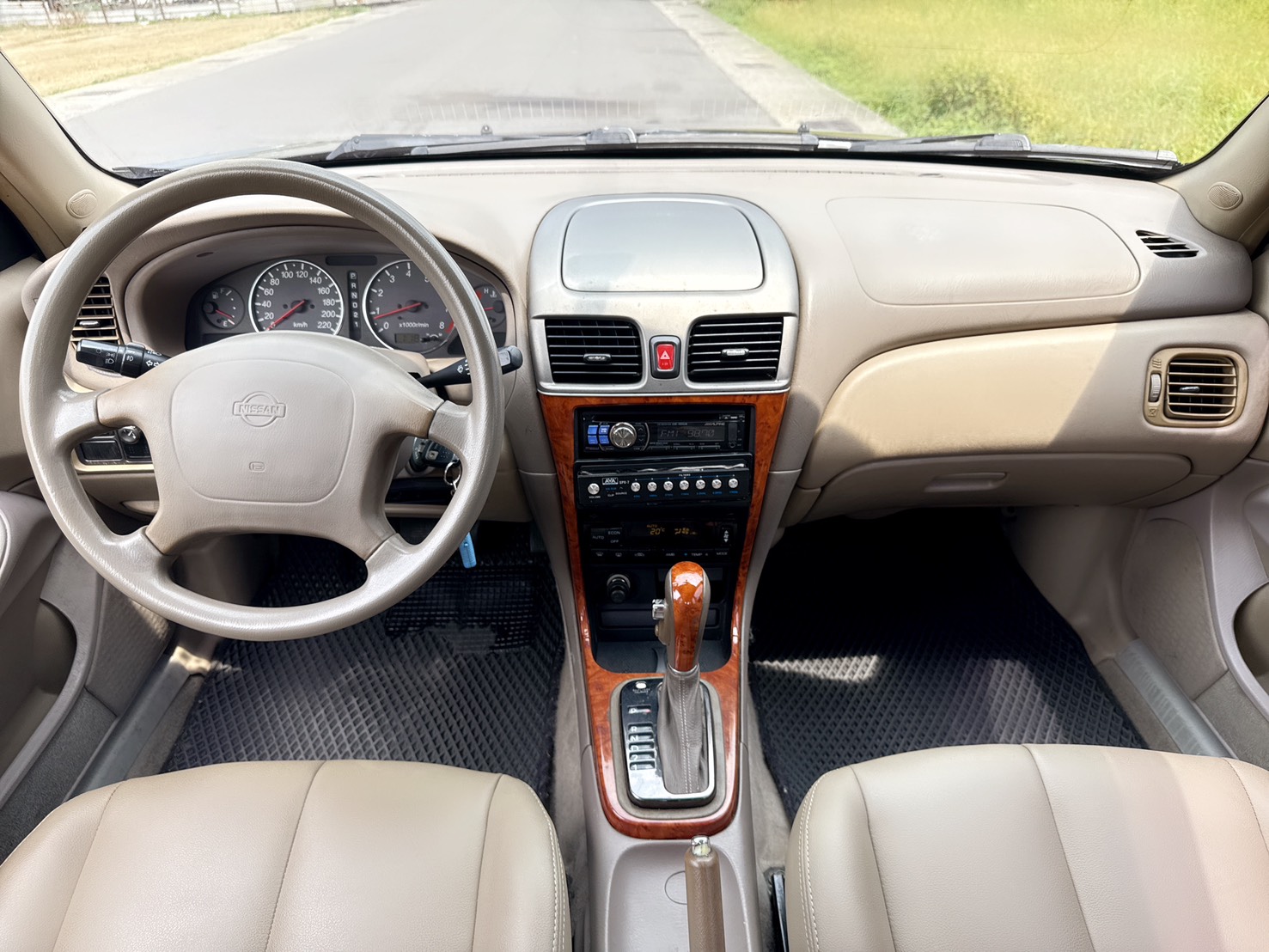 2002年 日產 SENTRA 180  擋風遮雨絕佳好車~省油省稅金-好保養~  機車價~優質代步車首選!  第5張相片