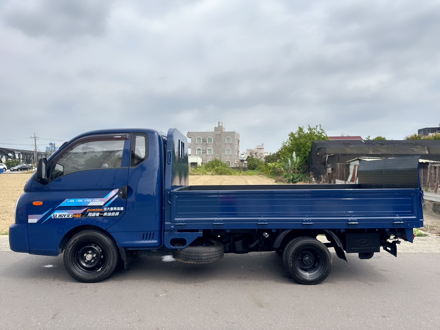 2019年 現代 Porter 小霸王  「稀有」大單廂豪華座艙車型  自排車型~原廠保養~總重3.25噸  搭載升降尾門~商用運輸載貨首選!  第5張相片