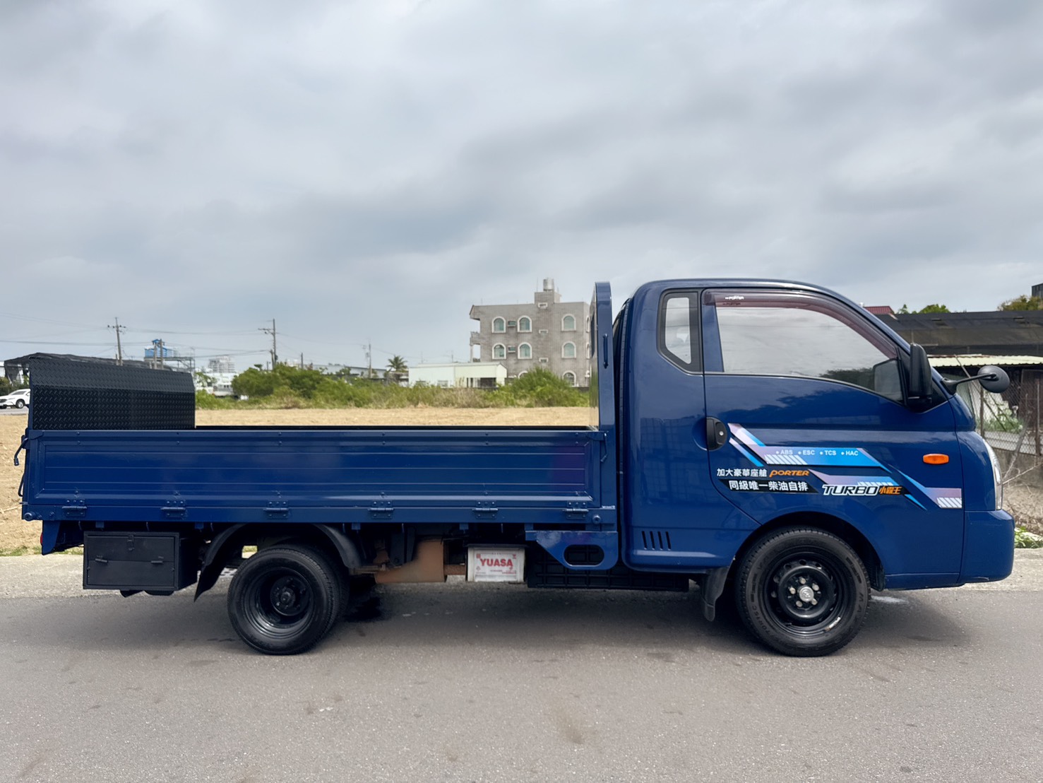 2019年 現代 Porter 小霸王  「稀有」大單廂豪華座艙車型  自排車型~原廠保養~總重3.25噸  搭載升降尾門~商用運輸載貨首選!  第6張相片