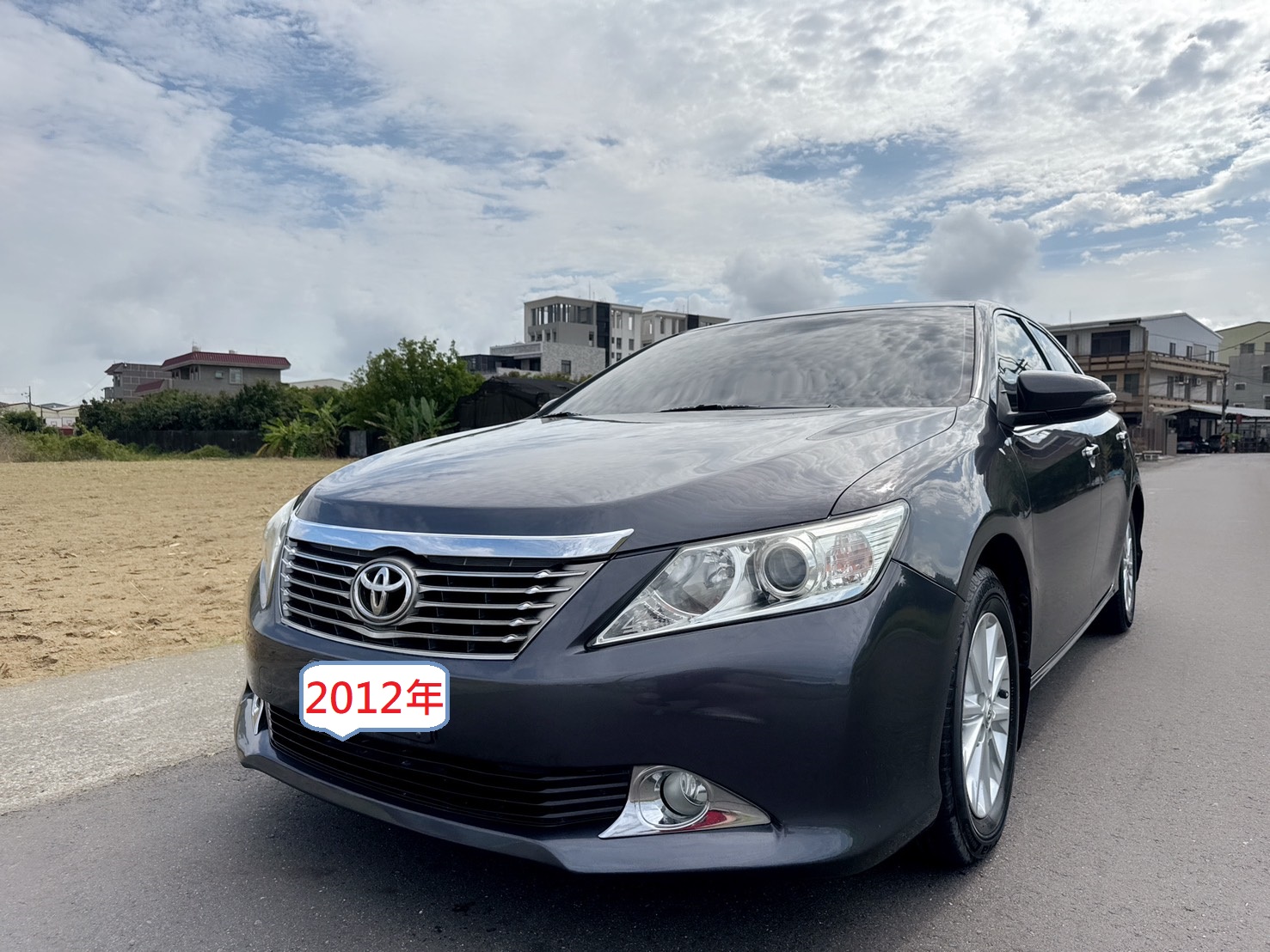 2012年 豐田 CAMRY E版  經典車型~車室大空間豪華房車  超低里程~高妥善率~全車原版件~代步商務通勤低調奢華房車首選  第1張相片
