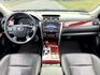 2012年 豐田 CAMRY E版  經典車型~車室大空間豪華房車  超低里程~高妥善率~全車原版件~代步商務通勤低調奢華房車首選  第5張縮圖