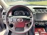 2012年 豐田 CAMRY E版  經典車型~車室大空間豪華房車  超低里程~高妥善率~全車原版件~代步商務通勤低調奢華房車首選  第7張縮圖