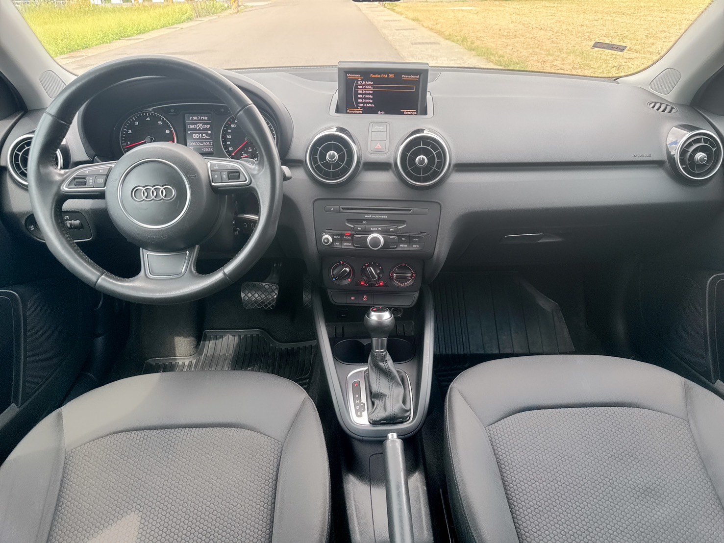 2013年 AIDI A1 SPORTBACK  一手車~低里程~剛完成定保~國產價格買進口五門掀背小車  動力充足~停車便利~省油省稅  第5張相片