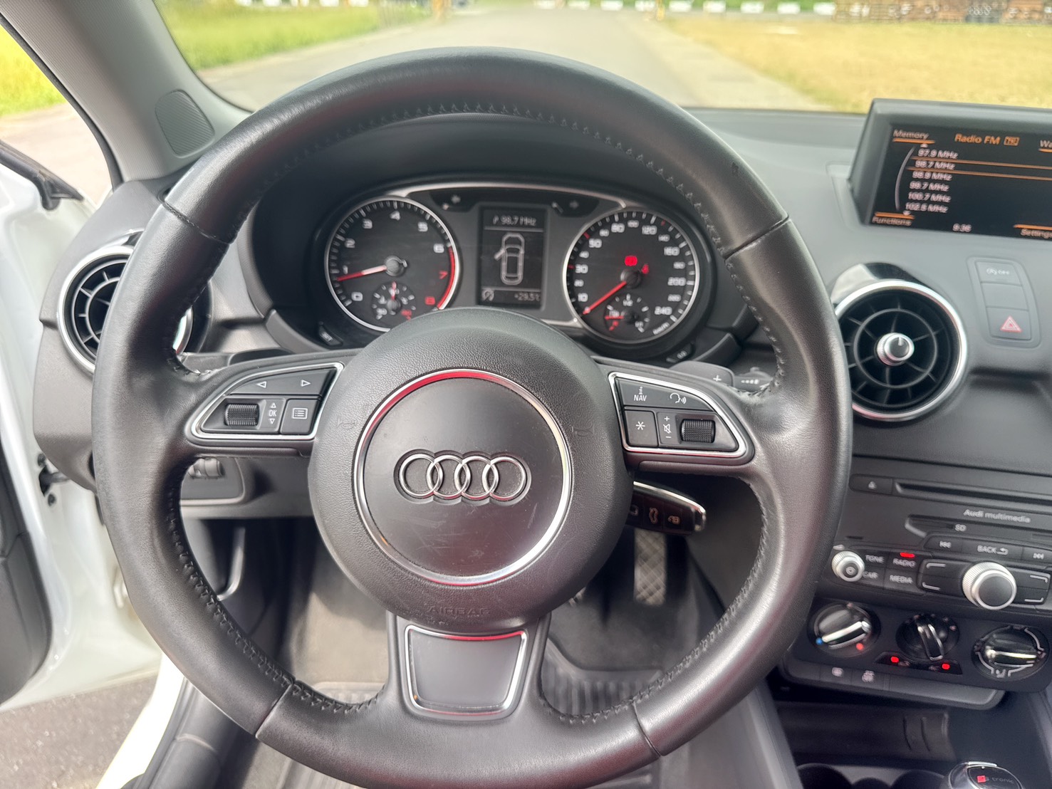 2013年 AIDI A1 SPORTBACK  一手車~低里程~剛完成定保~國產價格買進口五門掀背小車  動力充足~停車便利~省油省稅  第7張相片