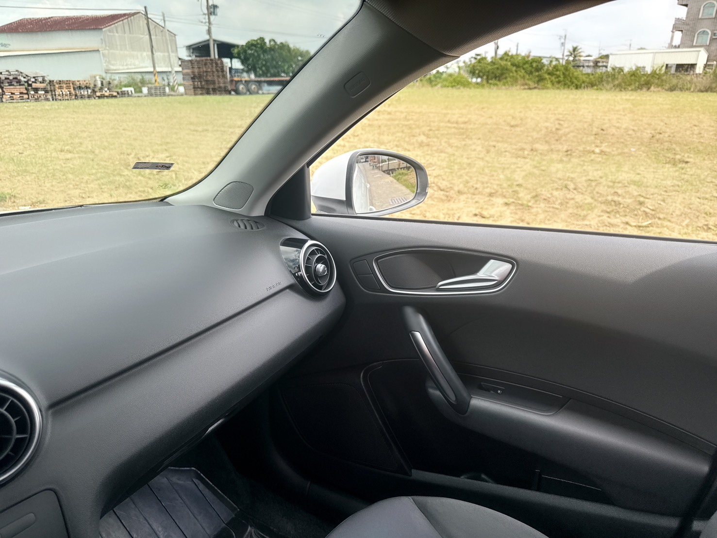 2013年 AIDI A1 SPORTBACK  一手車~低里程~剛完成定保~國產價格買進口五門掀背小車  動力充足~停車便利~省油省稅  第8張相片