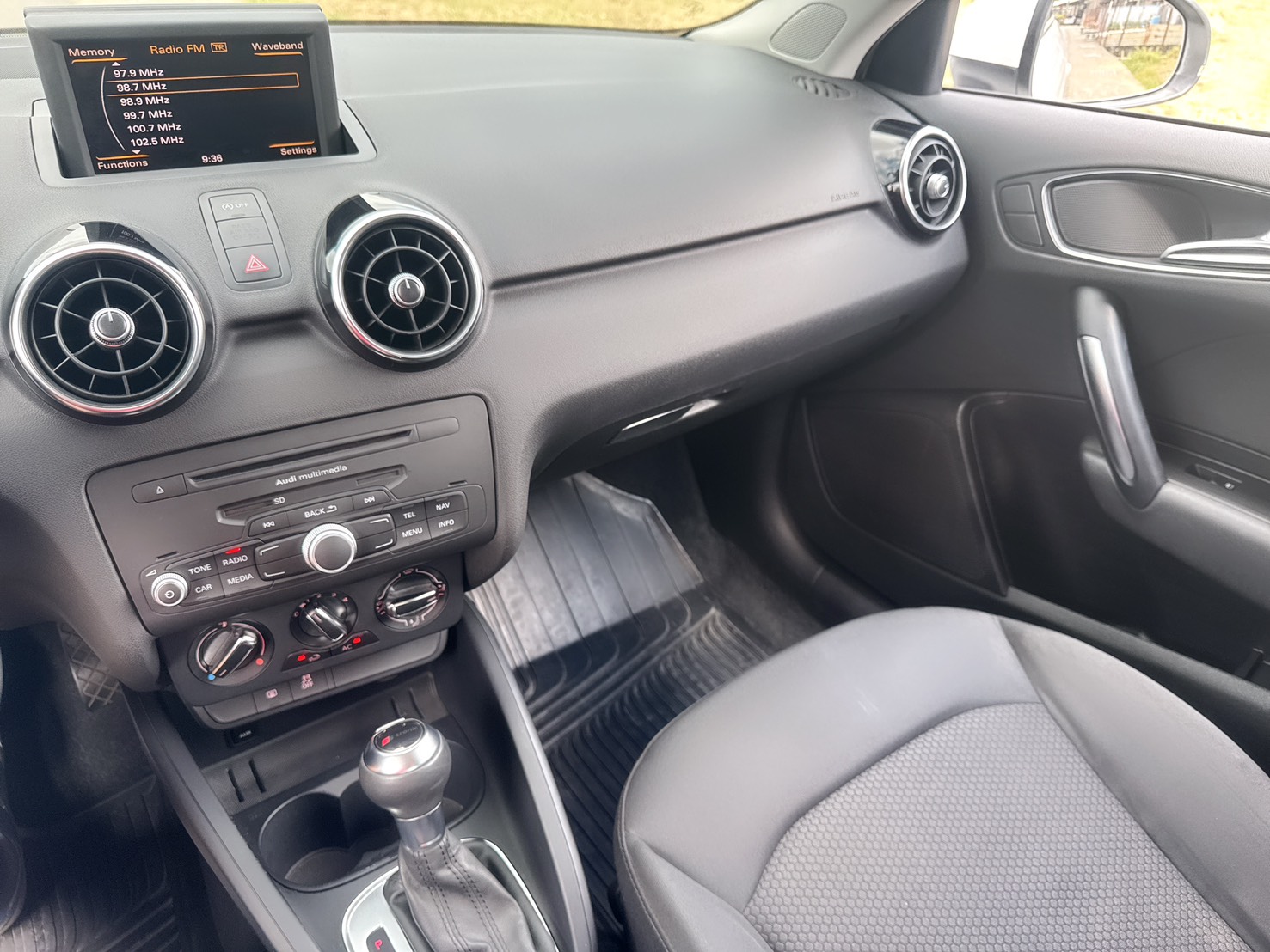 2013年 AIDI A1 SPORTBACK  一手車~低里程~剛完成定保~國產價格買進口五門掀背小車  動力充足~停車便利~省油省稅  第9張相片