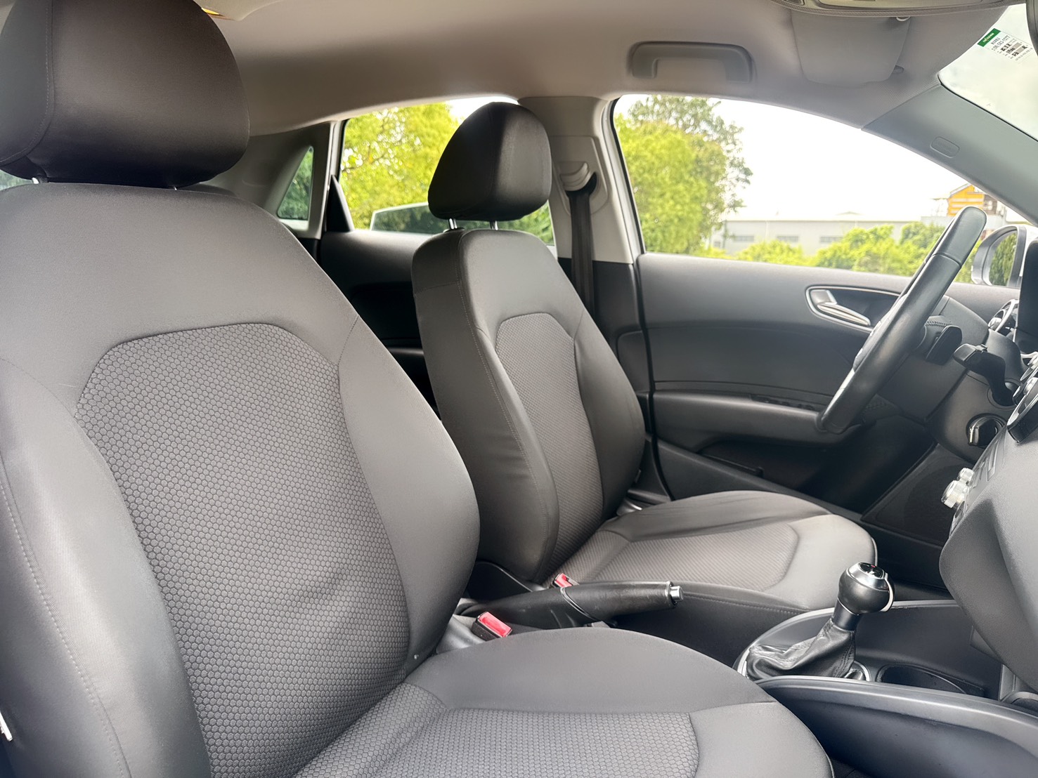 2013年 AIDI A1 SPORTBACK  一手車~低里程~剛完成定保~國產價格買進口五門掀背小車  動力充足~停車便利~省油省稅  第15張相片