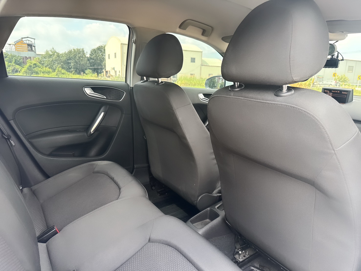 2013年 AIDI A1 SPORTBACK  一手車~低里程~剛完成定保~國產價格買進口五門掀背小車  動力充足~停車便利~省油省稅  第16張相片