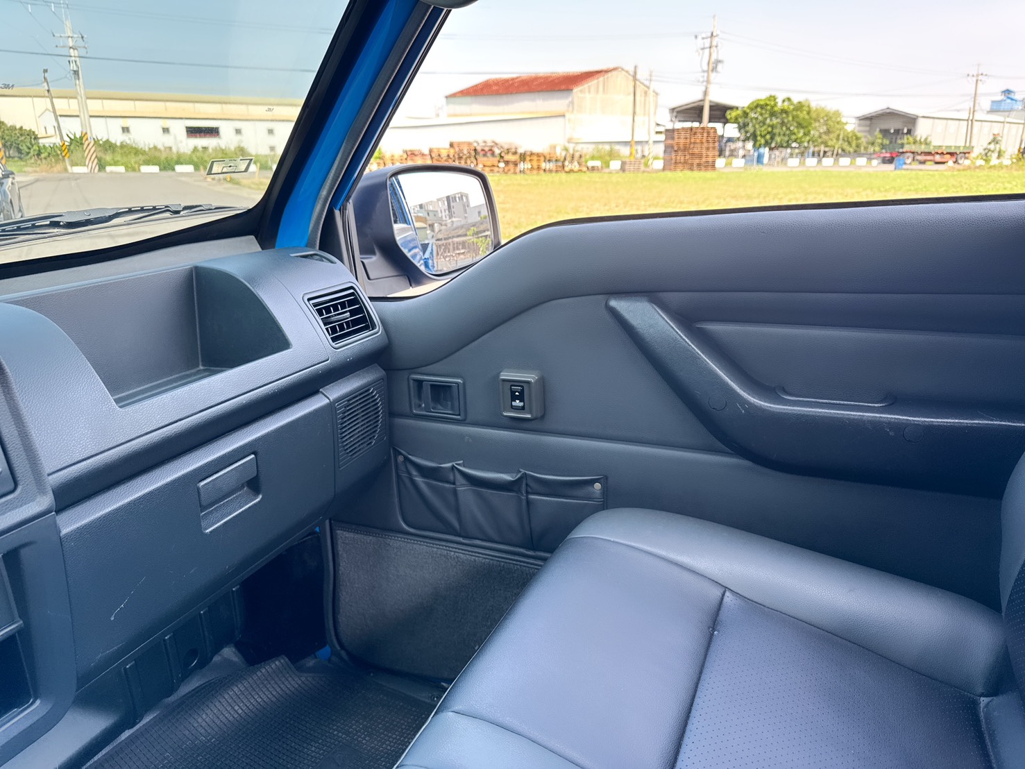 2020年 三菱 2.4L 得利卡貨車   市場唯一兩噸半貨車~載貨空間大『自排』好上手~老闆/員工都可輕鬆駕馭  工作賺錢好幫手 發財商用車-第一首選  第10張相片