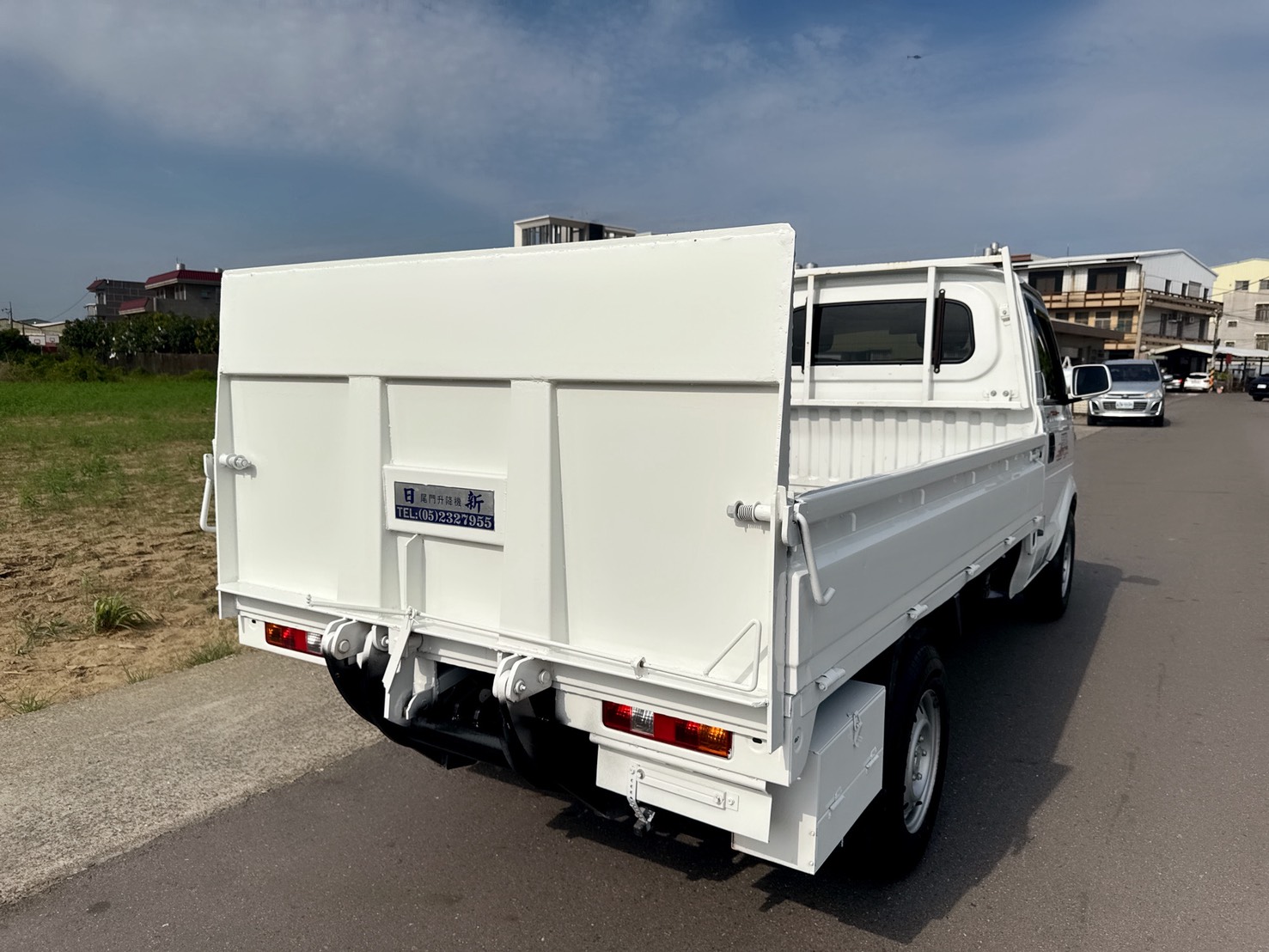 2022年 東風金穩發 長鐵床貨車  一手車~原廠保固中~搭載升降尾門+車底板  超低里程~年均里程3000公里  經濟實用平價商用車首選  第4張相片