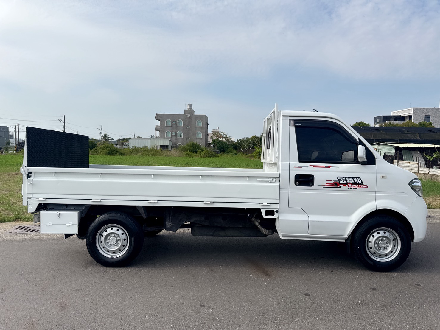2022年 東風金穩發 長鐵床貨車  一手車~原廠保固中~搭載升降尾門+車底板  超低里程~年均里程3000公里  經濟實用平價商用車首選  第6張相片