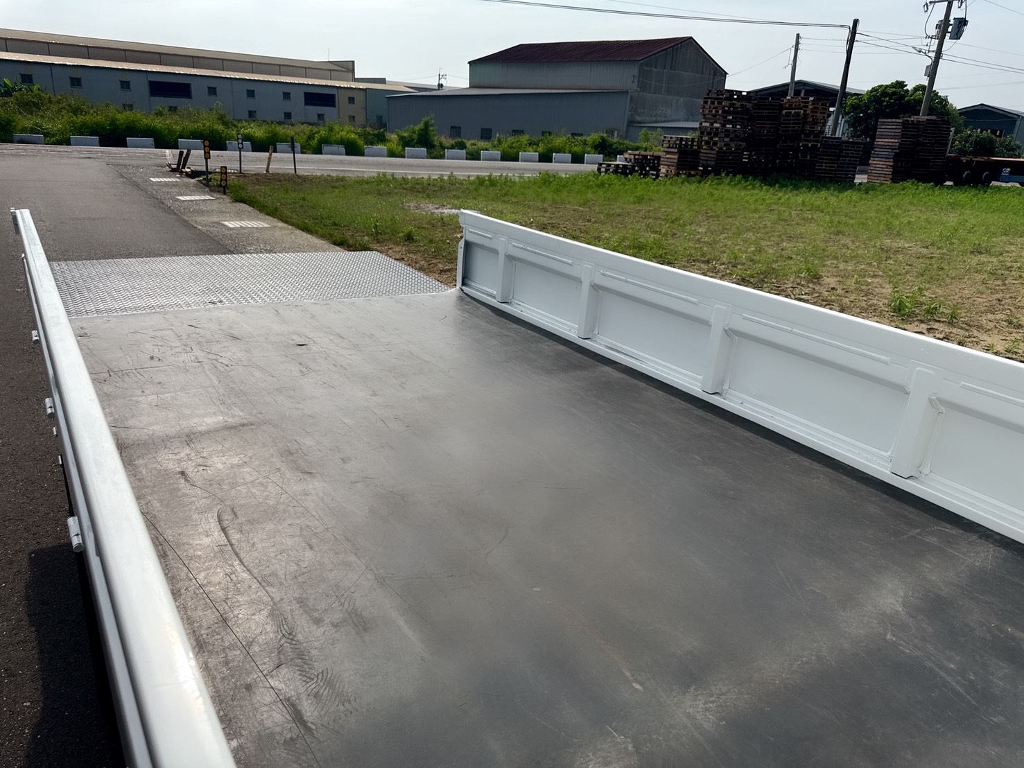 2022年 東風金穩發 長鐵床貨車  一手車~原廠保固中~搭載升降尾門+車底板  超低里程~年均里程3000公里  經濟實用平價商用車首選  第18張相片