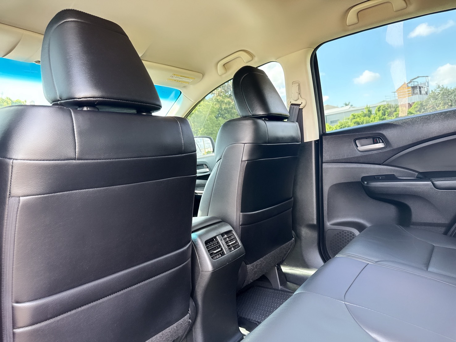 2015年 HONDA CR-V  VTI版  內外如新~2.0L超省油+好保養  全車原版件~空間寬敞+配備齊全  市場熱銷車型~時尚運動休旅車首選!  第12張相片
