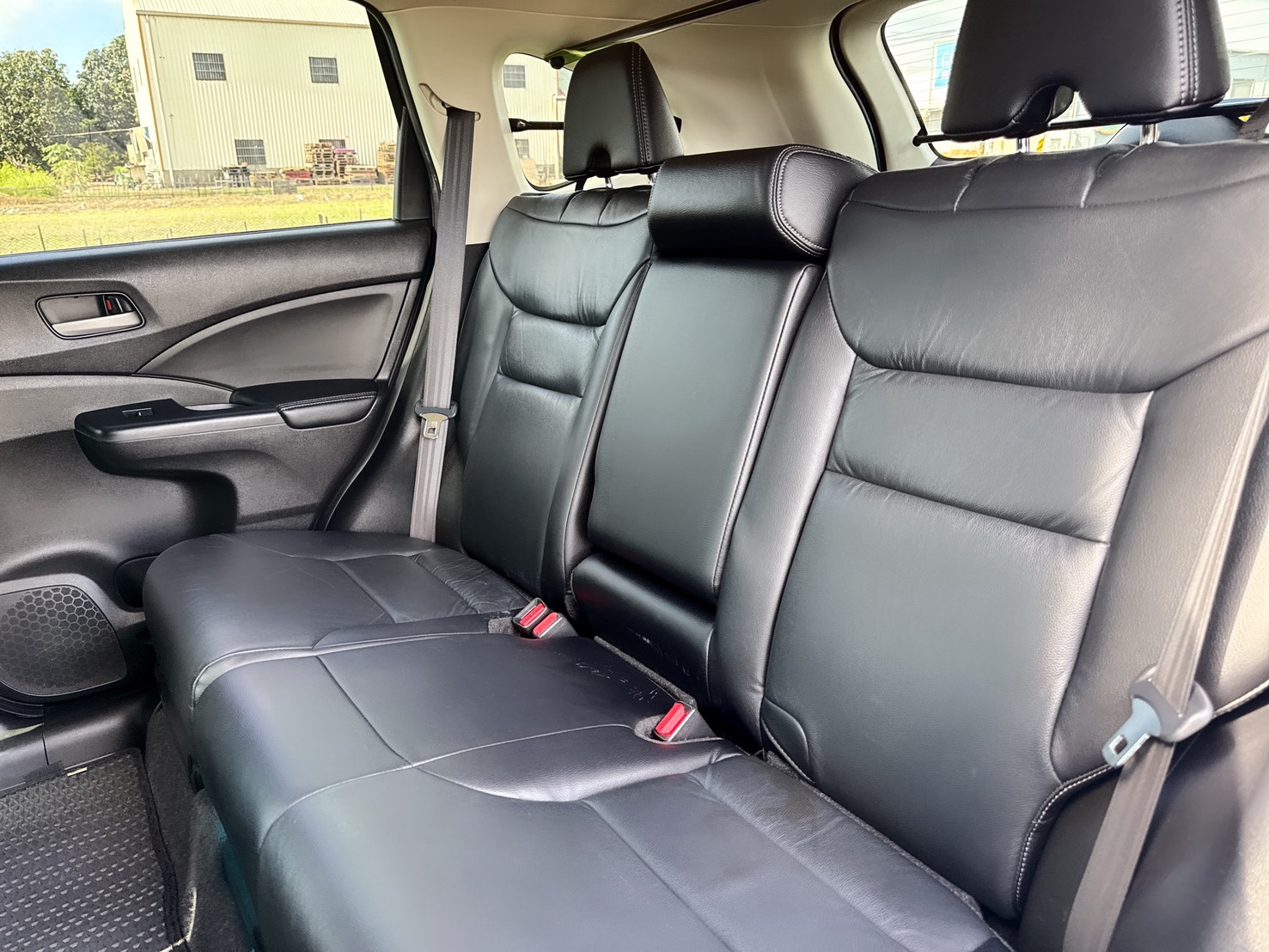 2015年 HONDA CR-V  VTI版  內外如新~2.0L超省油+好保養  全車原版件~空間寬敞+配備齊全  市場熱銷車型~時尚運動休旅車首選!  第13張相片