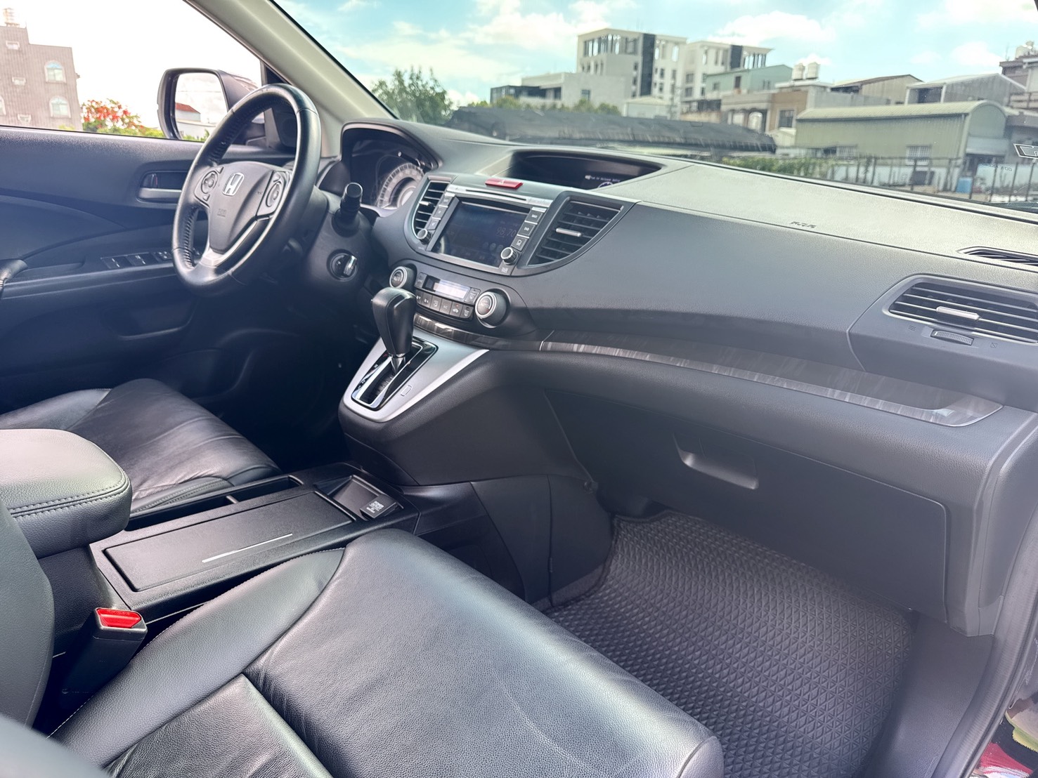 2015年 HONDA CR-V  VTI版  內外如新~2.0L超省油+好保養  全車原版件~空間寬敞+配備齊全  市場熱銷車型~時尚運動休旅車首選!  第14張相片