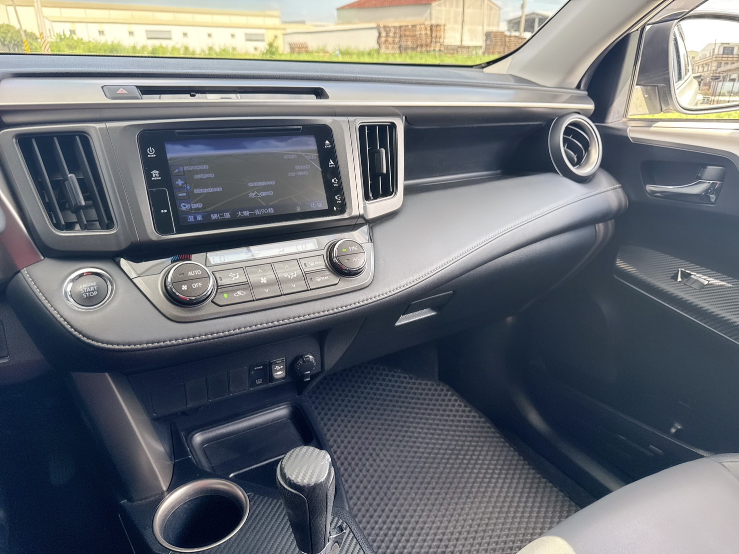 2015年 TOYOTA RAV4 2.0 L  妥善率高~大馬力~頂級配備  E-HI 頂級版 日系原裝進口休旅  工作業務or家庭用車首選休旅車  第8張相片