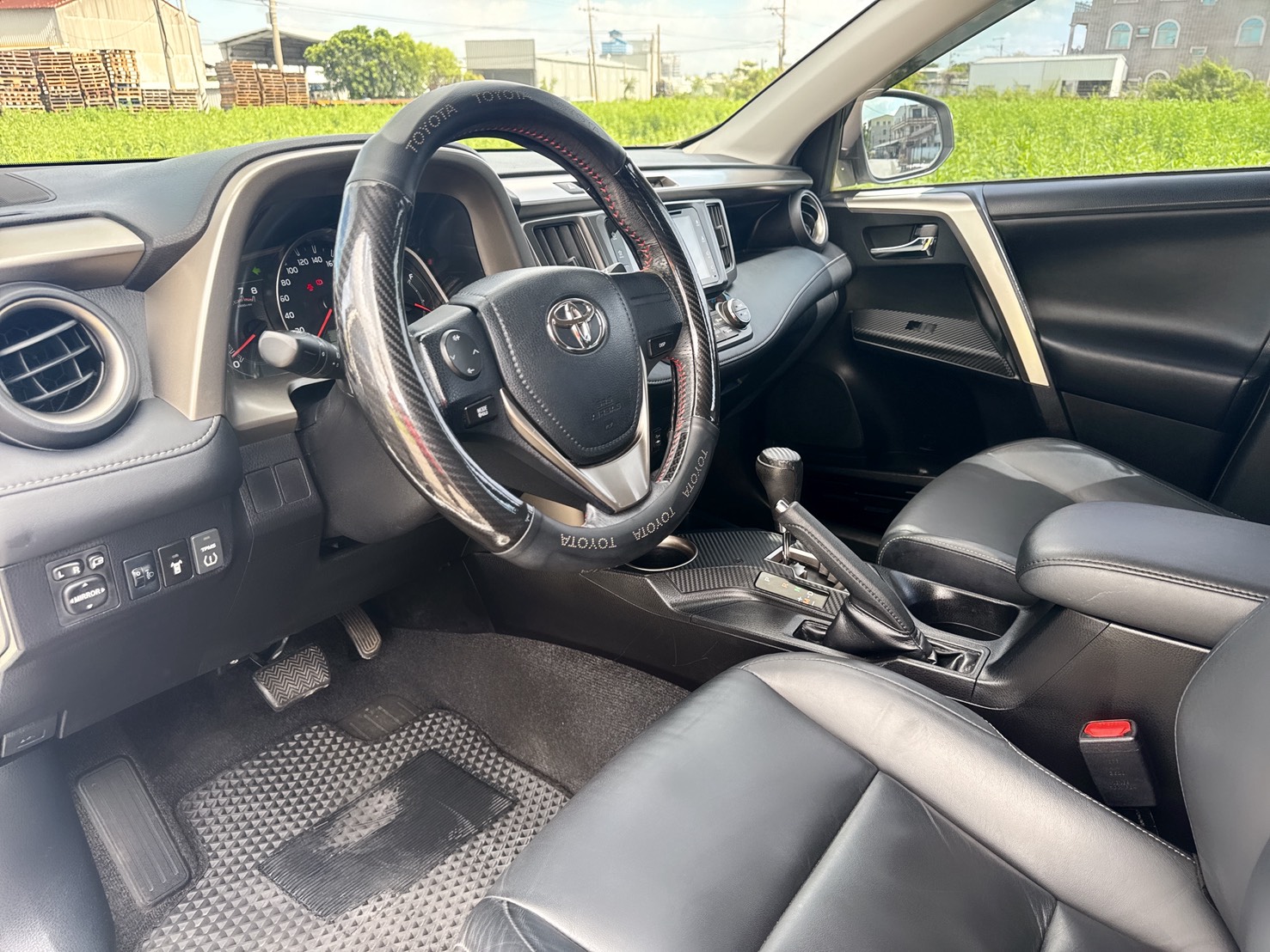 2015年 TOYOTA RAV4 2.0 L  妥善率高~大馬力~頂級配備  E-HI 頂級版 日系原裝進口休旅  工作業務or家庭用車首選休旅車  第11張相片