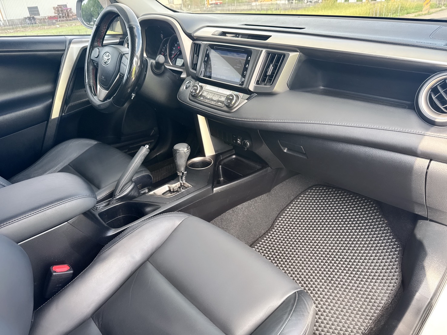 2015年 TOYOTA RAV4 2.0 L  妥善率高~大馬力~頂級配備  E-HI 頂級版 日系原裝進口休旅  工作業務or家庭用車首選休旅車  第15張相片