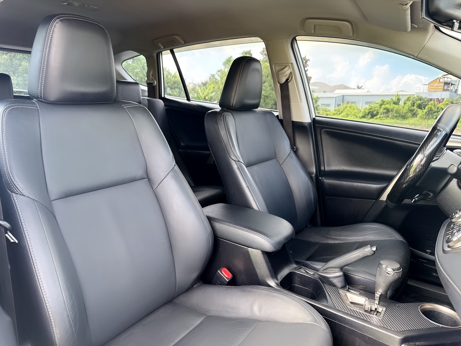 2015年 TOYOTA RAV4 2.0 L  妥善率高~大馬力~頂級配備  E-HI 頂級版 日系原裝進口休旅  工作業務or家庭用車首選休旅車  第16張相片