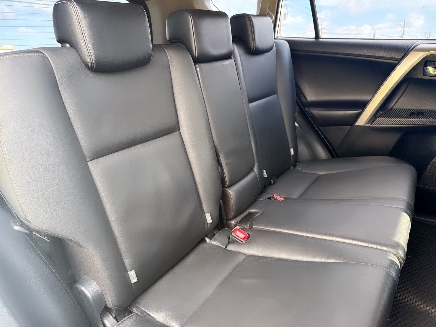 2015年 TOYOTA RAV4 2.0 L  妥善率高~大馬力~頂級配備  E-HI 頂級版 日系原裝進口休旅  工作業務or家庭用車首選休旅車  第18張相片