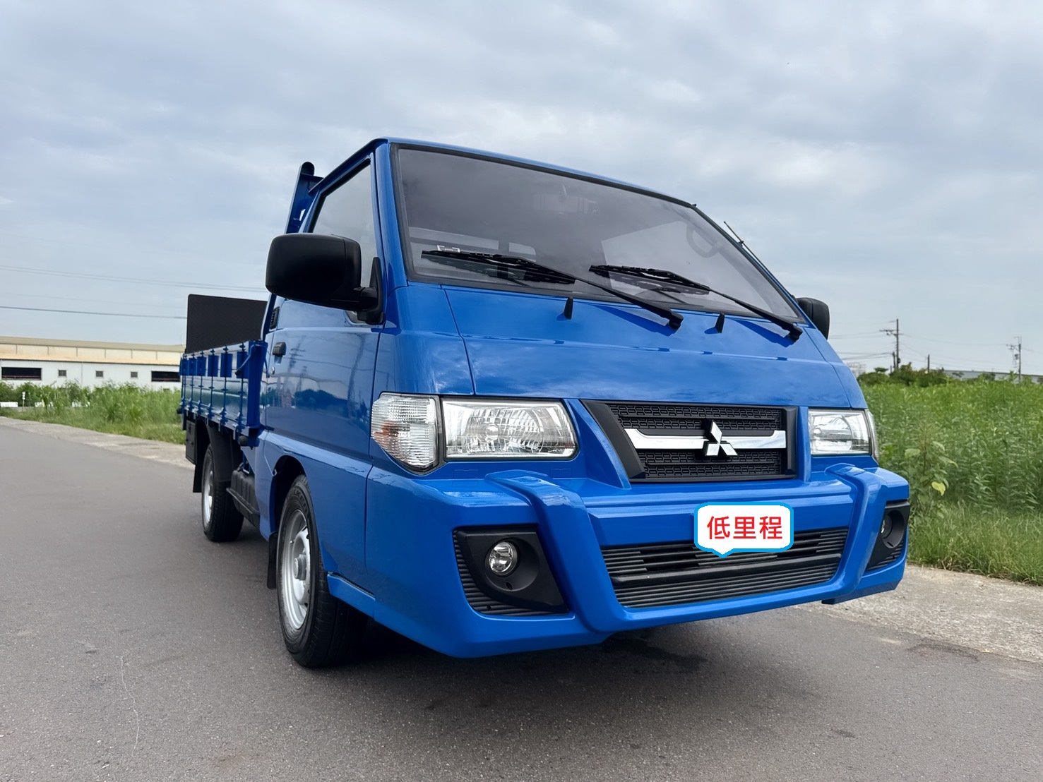 2017年 得利卡貨車 2.4L 豪華型  市場唯一獨賣兩噸半貨車  搭載升降尾門+全車車底板  超低里程~年均里程9500公里  有力耐操好操控~載貨空間大  初創老闆or企業增購~商用車首選  第2張相片